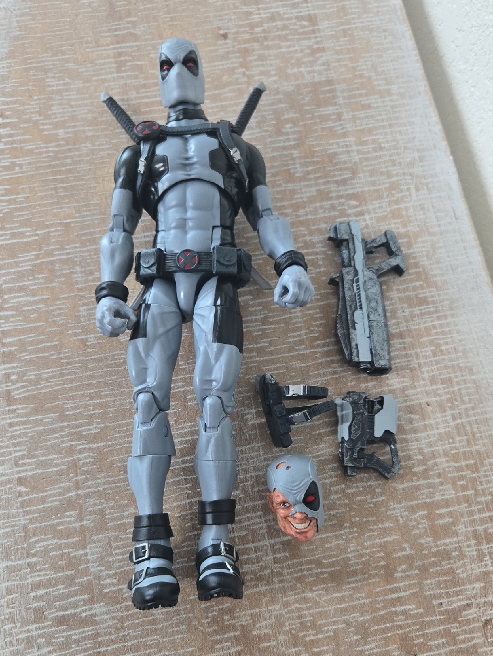 Dead Pool Action Figure Marvel Legends